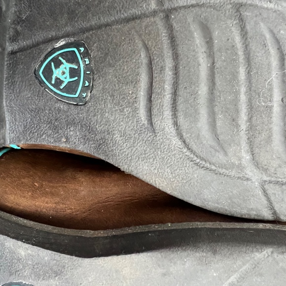 Ariat Women's Delilah Round Toe Western Boot Distressed size 6B - Picture 9 of 11